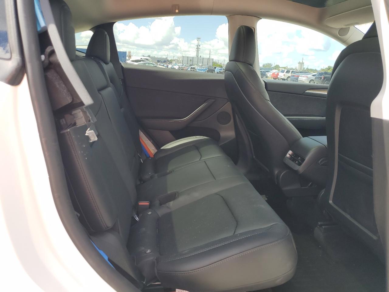 2022 Tesla Model Y VIN: 7SAYGDEE2NA015361 Lot: 83977285