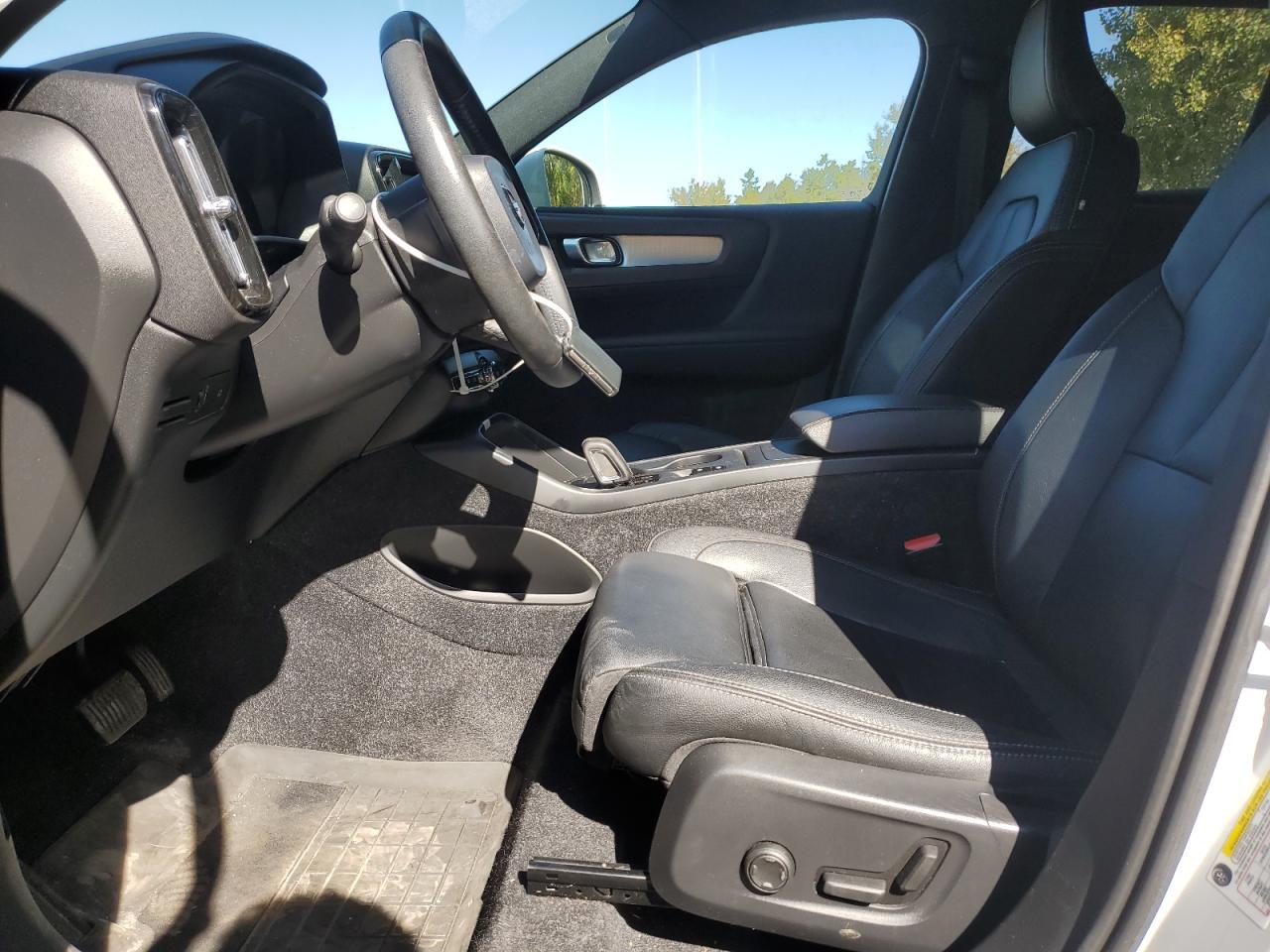 2020 Volvo Xc40 T5 Momentum VIN: YV4162UK4L2197559 Lot: 84543805
