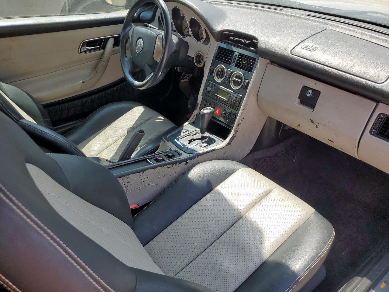 2000 Mercedes-Benz Slk 230 Kompressor VIN: WDBKK47F9YF165976 Lot: 80807425