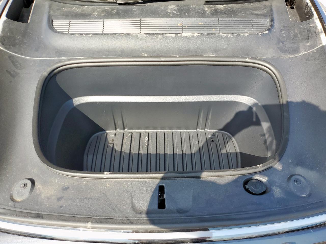 2026 Tesla Model Y VIN: 7SAYGDED5TA429500 Lot: 81191255