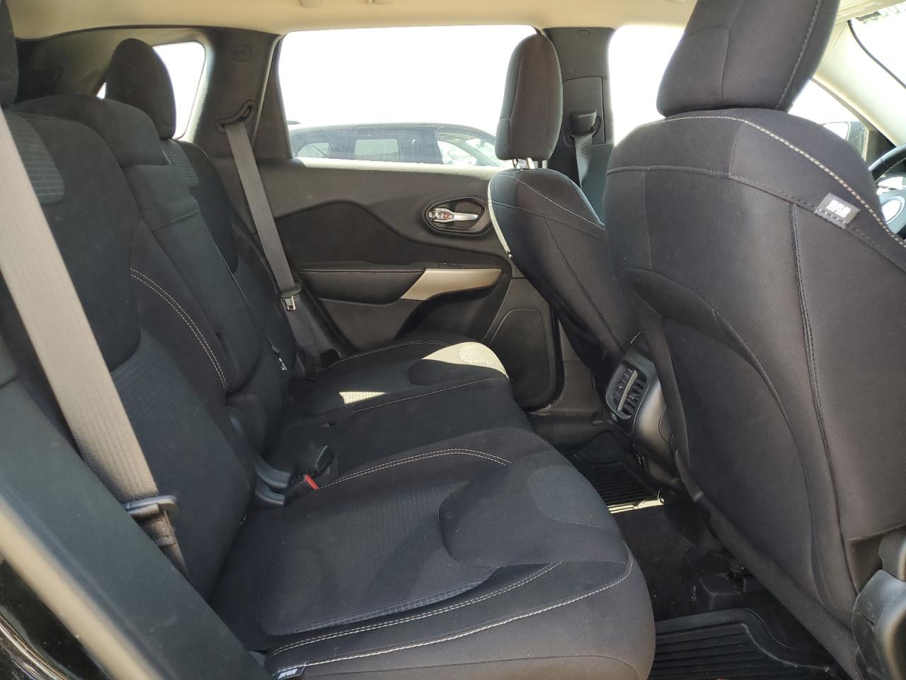 2017 Jeep Cherokee Latitude VIN: 1C4PJLCB2HW603342 Lot: 71728335