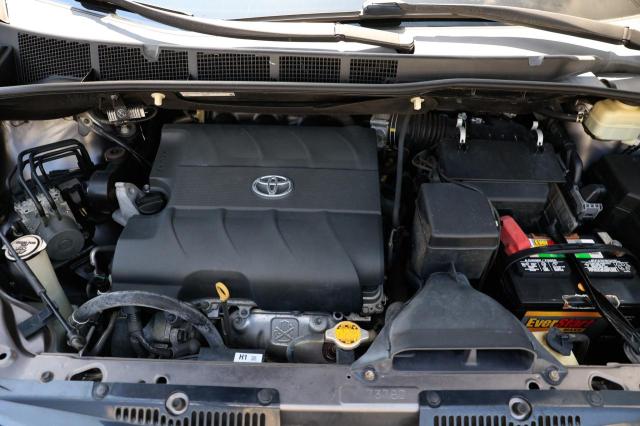 Минивэны TOYOTA SIENNA 2016 Серый