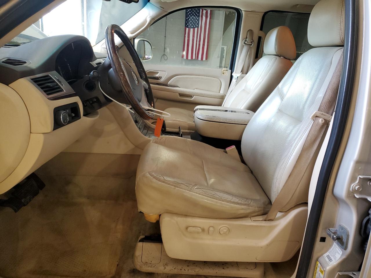 2007 Cadillac Escalade Luxury VIN: 1GYFK63857R138805 Lot: 81889925