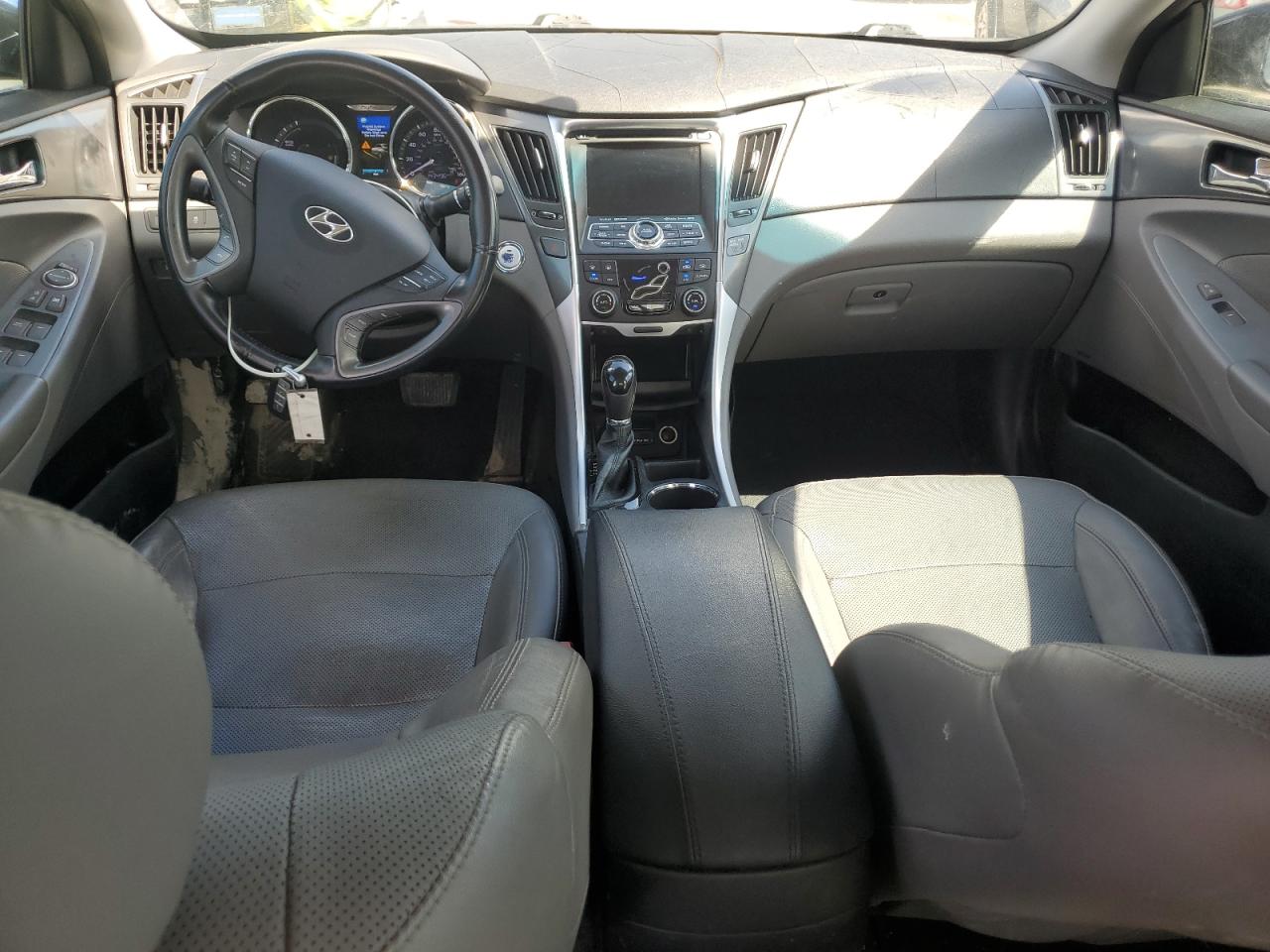 2015 Hyundai Sonata Hybrid VIN: KMHEC4A40FA131112 Lot: 84219075