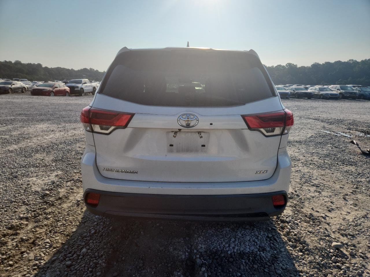 2017 Toyota Highlander Se VIN: 5TDKZRFH8HS513098 Lot: 71056075