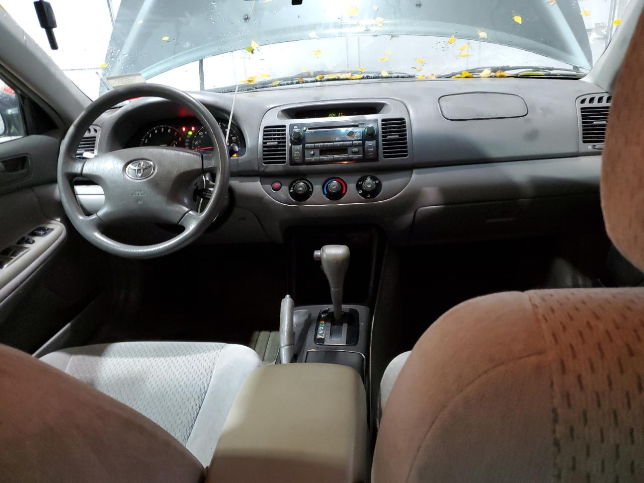 2003 Toyota Camry Le VIN: 4T1BE32K83U656255 Lot: 82123595