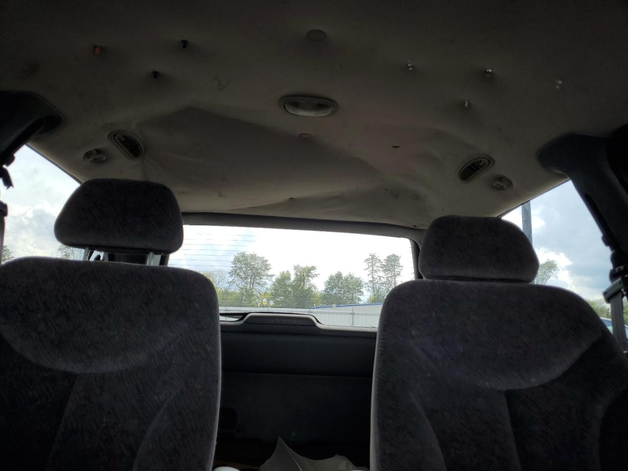 2000 Chrysler Town & Country Lx VIN: 1C4GP44G5YB587143 Lot: 81760505