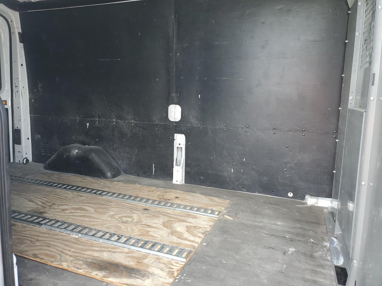 2020 Ford Transit T-250 VIN: 1FTBR1C8XLKB58957 Lot: 82148295