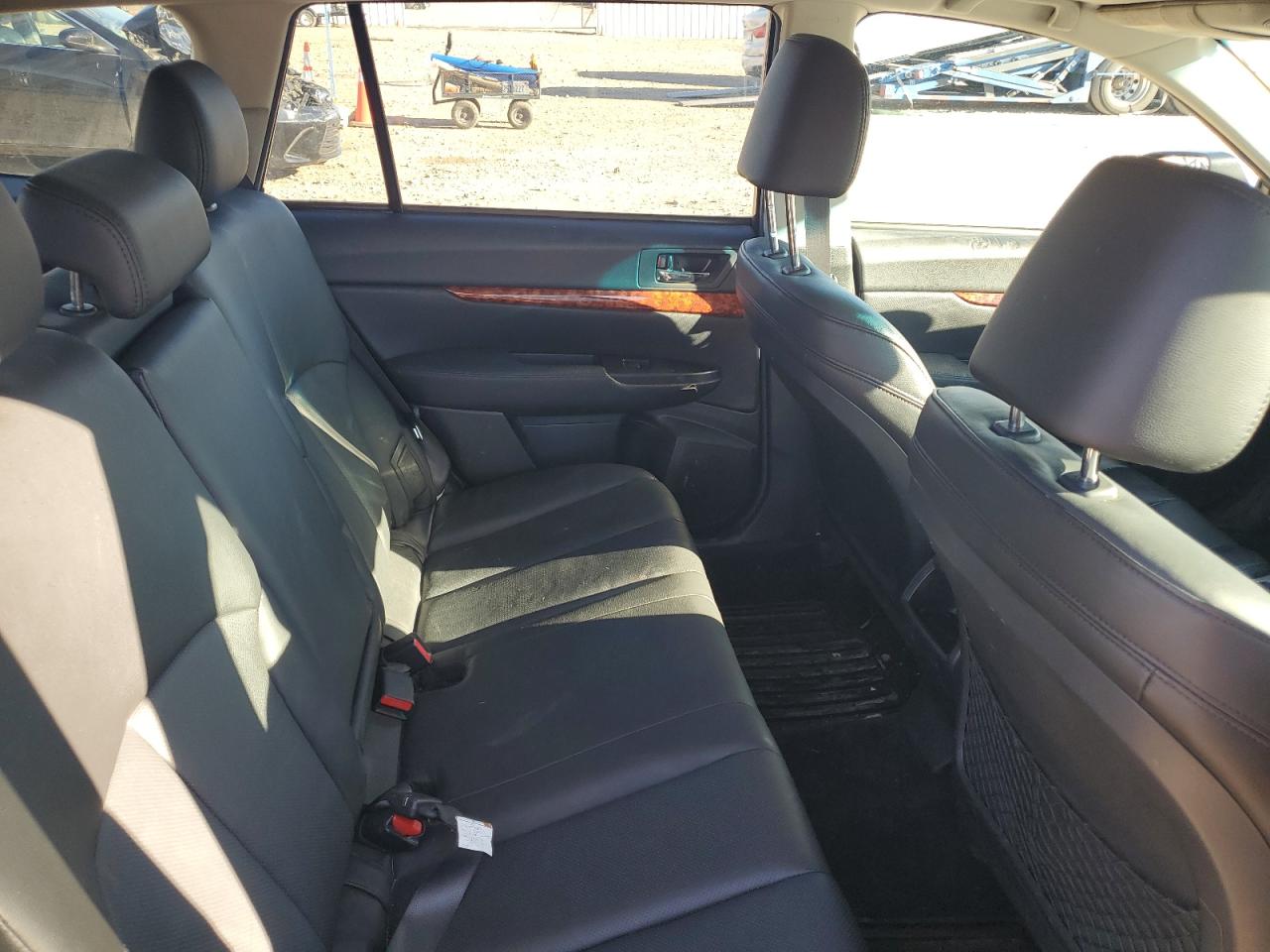 2011 Subaru Outback 2.5I Limited VIN: 4S4BRCLC1B3332399 Lot: 81800355