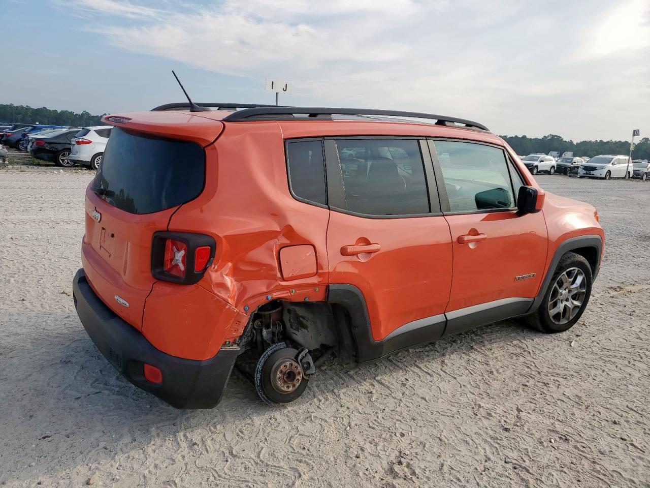 2015 Jeep Renegade Latitude orange null gas ZACCJABT2FPC23859 photo #4