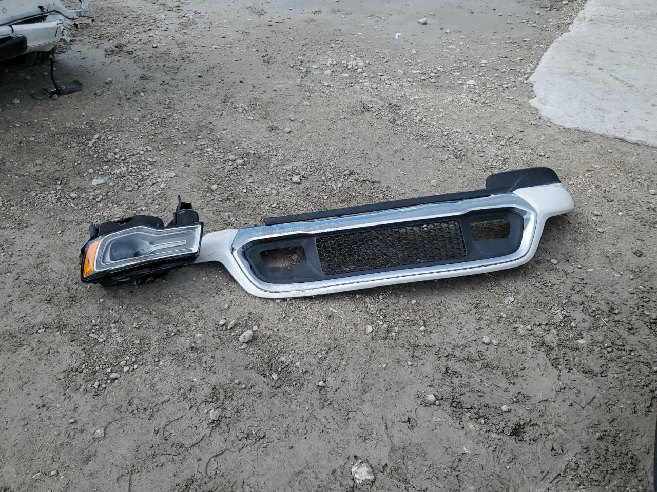 2017 Jeep Grand Cherokee Overland VIN: 1C4RJECG4HC740042 Lot: 83797275