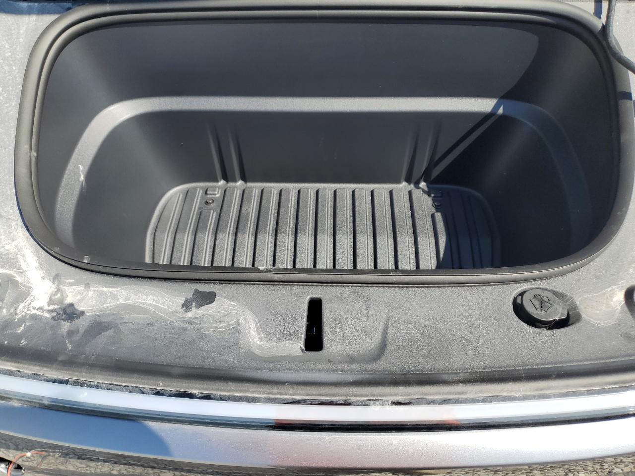 2026 Tesla Model Y VIN: 7SAYGDEE4TF351934 Lot: 84810125