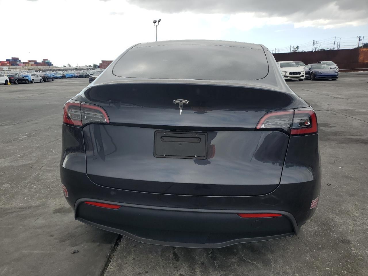 2024 Tesla Model Y VIN: 7SAYGDED3RF096533 Lot: 84296075