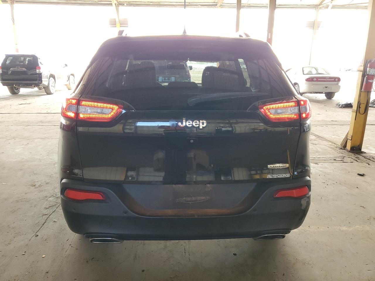 2017 Jeep Cherokee Latitude VIN: 1C4PJLCS8HW663352 Lot: 80385765