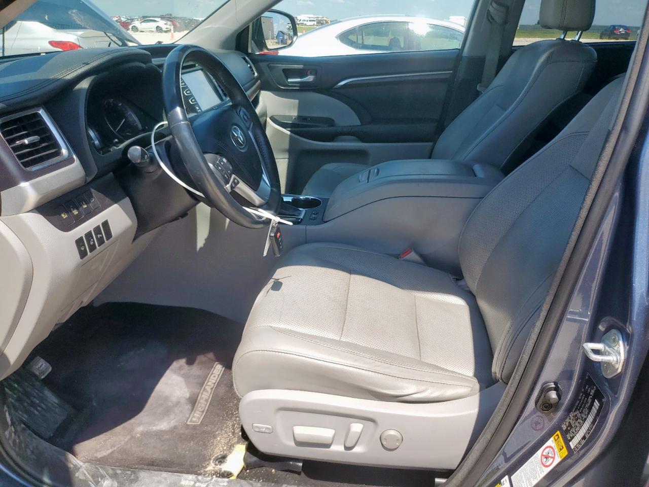 2015 Toyota Highlander Limited VIN: 5TDYKRFH8FS118673 Lot: 71027985