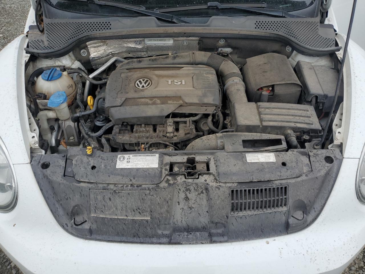 2015 Volkswagen Beetle 1.8T VIN: 3VWF17AT2FM639217 Lot: 84265575