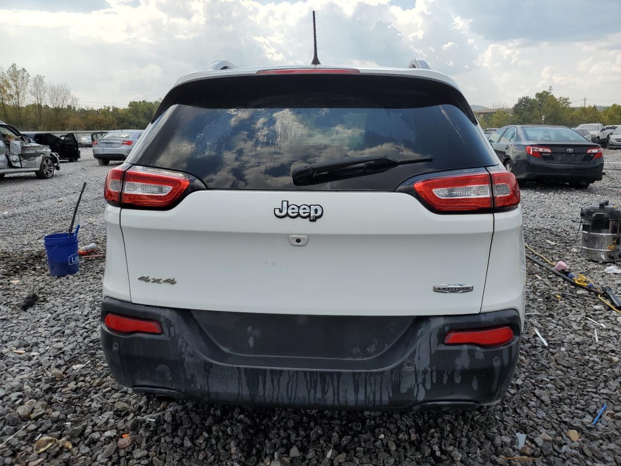 2017 Jeep Cherokee Latitude VIN: 1C4PJMCBXHW658529 Lot: 80403905