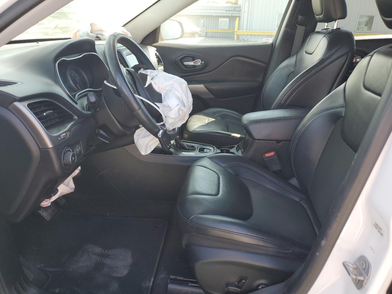 2019 Jeep Cherokee Latitude Plus VIN: 1C4PJLLB9KD154907 Lot: 81282945