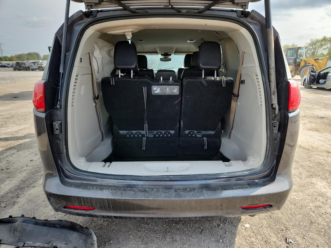 2020 Chrysler Voyager Lxi VIN: 2C4RC1DG0LR195779 Lot: 71714295