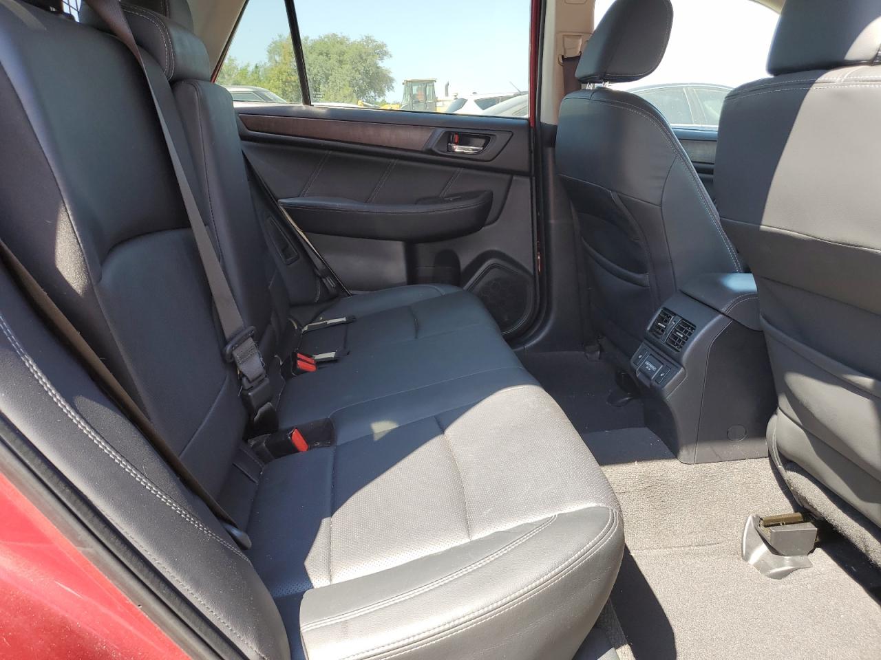 2018 Subaru Outback 2.5I Limited VIN: 4S4BSANC1J3352415 Lot: 81076705