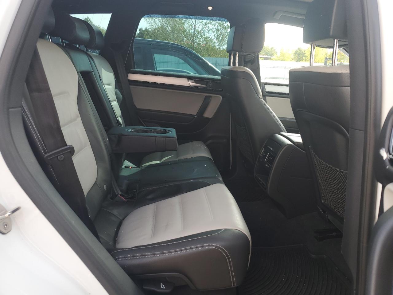 2017 Volkswagen Touareg Wolfsburg VIN: WVGRF7BPXHD006347 Lot: 81627705