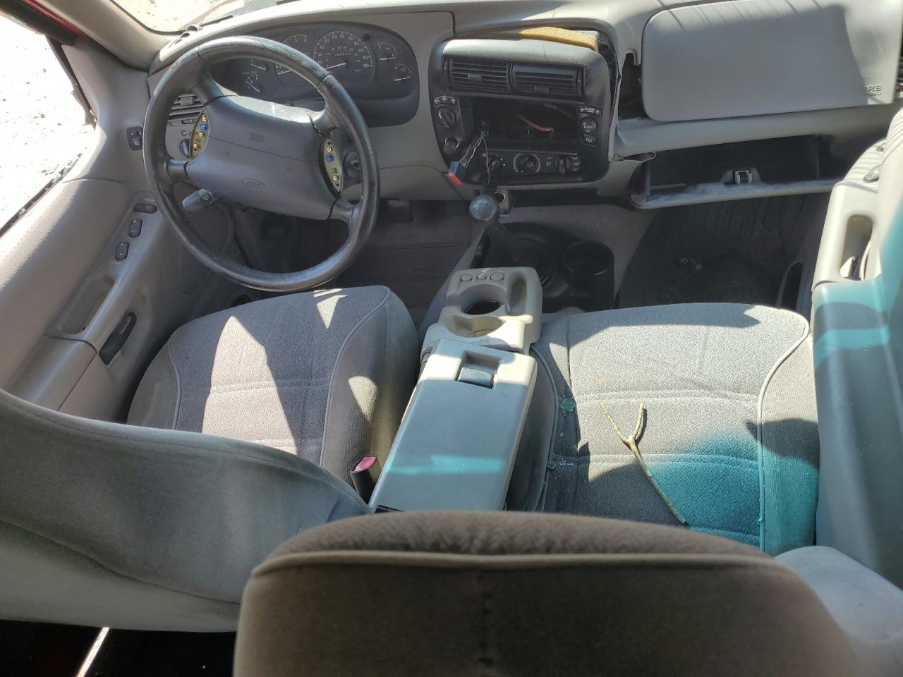 1998 Ford Explorer VIN: 1FMYU24X5WUC60739 Lot: 70776925