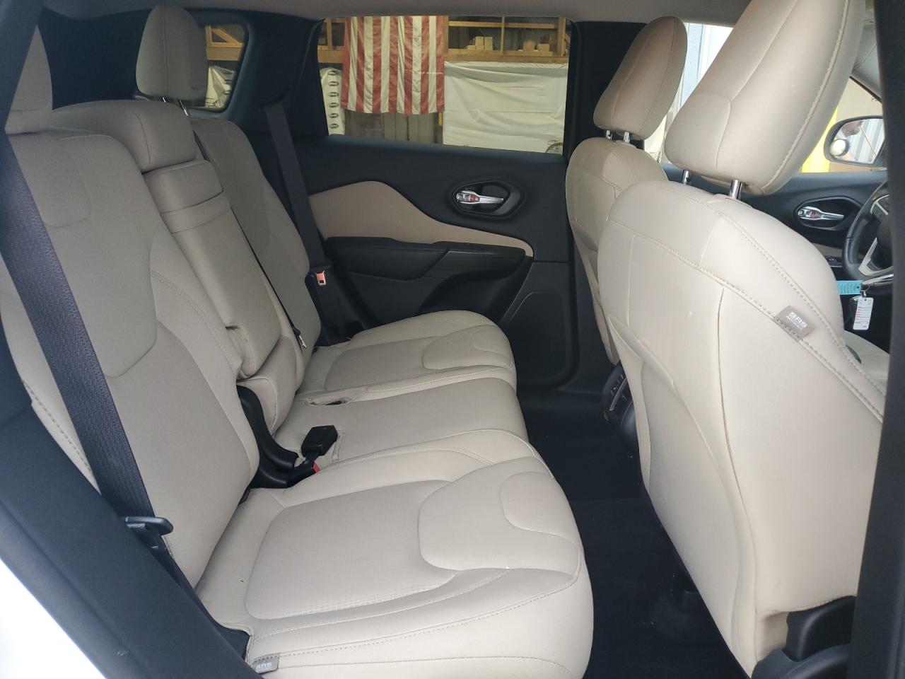 2016 Jeep Cherokee Latitude VIN: 1C4PJMCB8GW241540 Lot: 83821755