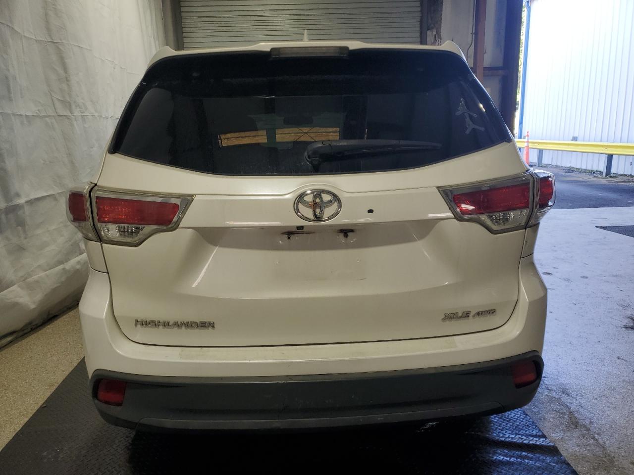 2015 Toyota Highlander Xle VIN: 5TDJKRFH8FS210447 Lot: 69628595