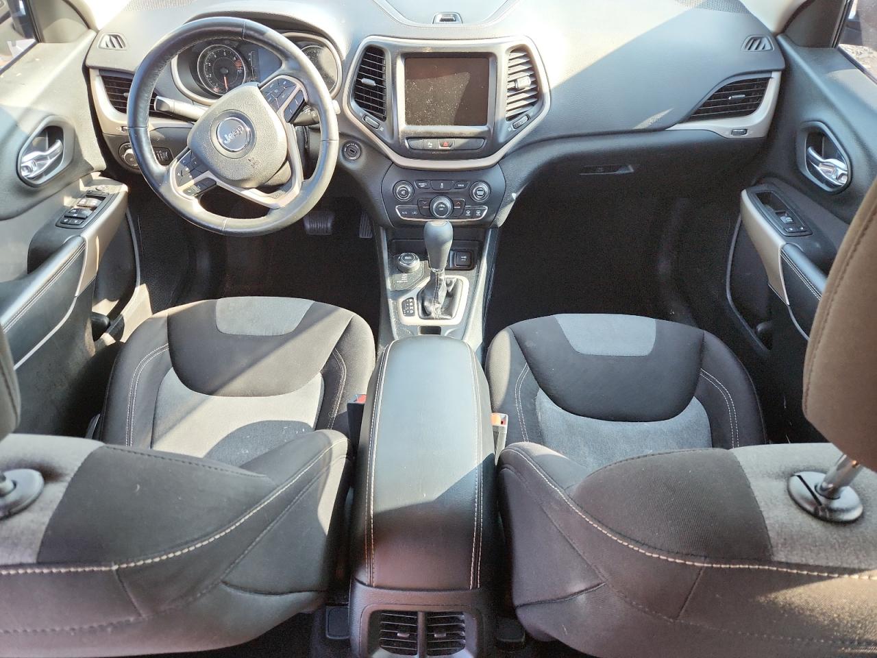 2018 Jeep Cherokee Latitude VIN: 1C4PJMCB2JD586663 Lot: 71585105