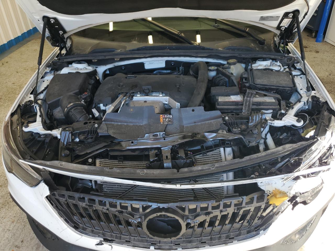 2018 Buick Regal Tourx Essence VIN: W04GV8SX0J1077739 Lot: 83805895