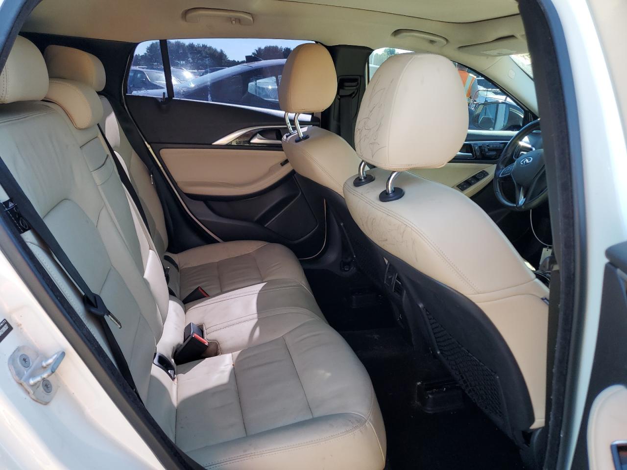 QX30 QX30