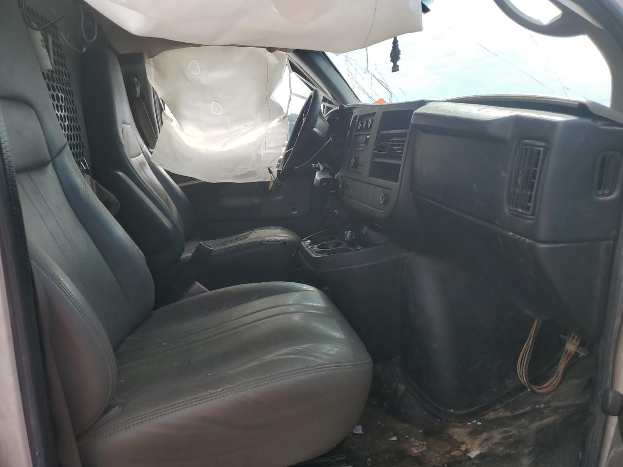 2011 Chevrolet Express G2500 VIN: 1GCWGFFA0B1150180 Lot: 71718005