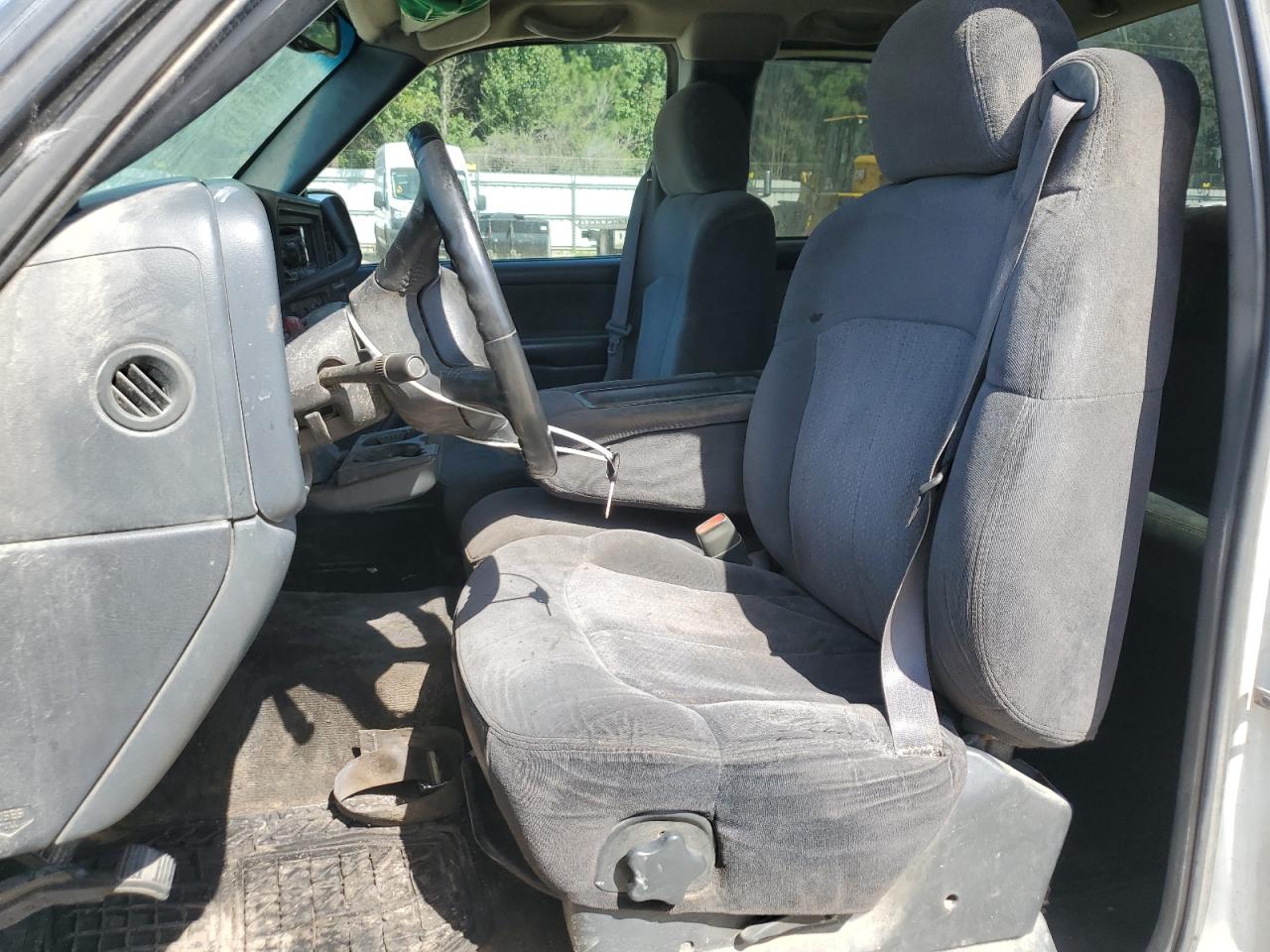 2000 Chevrolet Silverado C1500 VIN: 2GCEC19T9Y1261028 Lot: 81212065