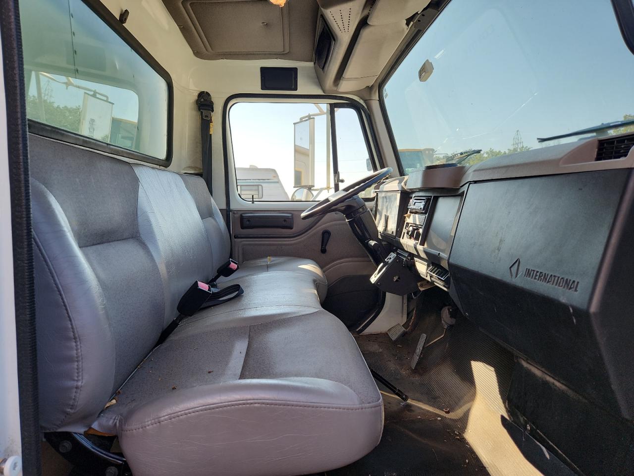 2000 International 4000 4700 VIN: 1HTSCABHXYH266103 Lot: 81254705