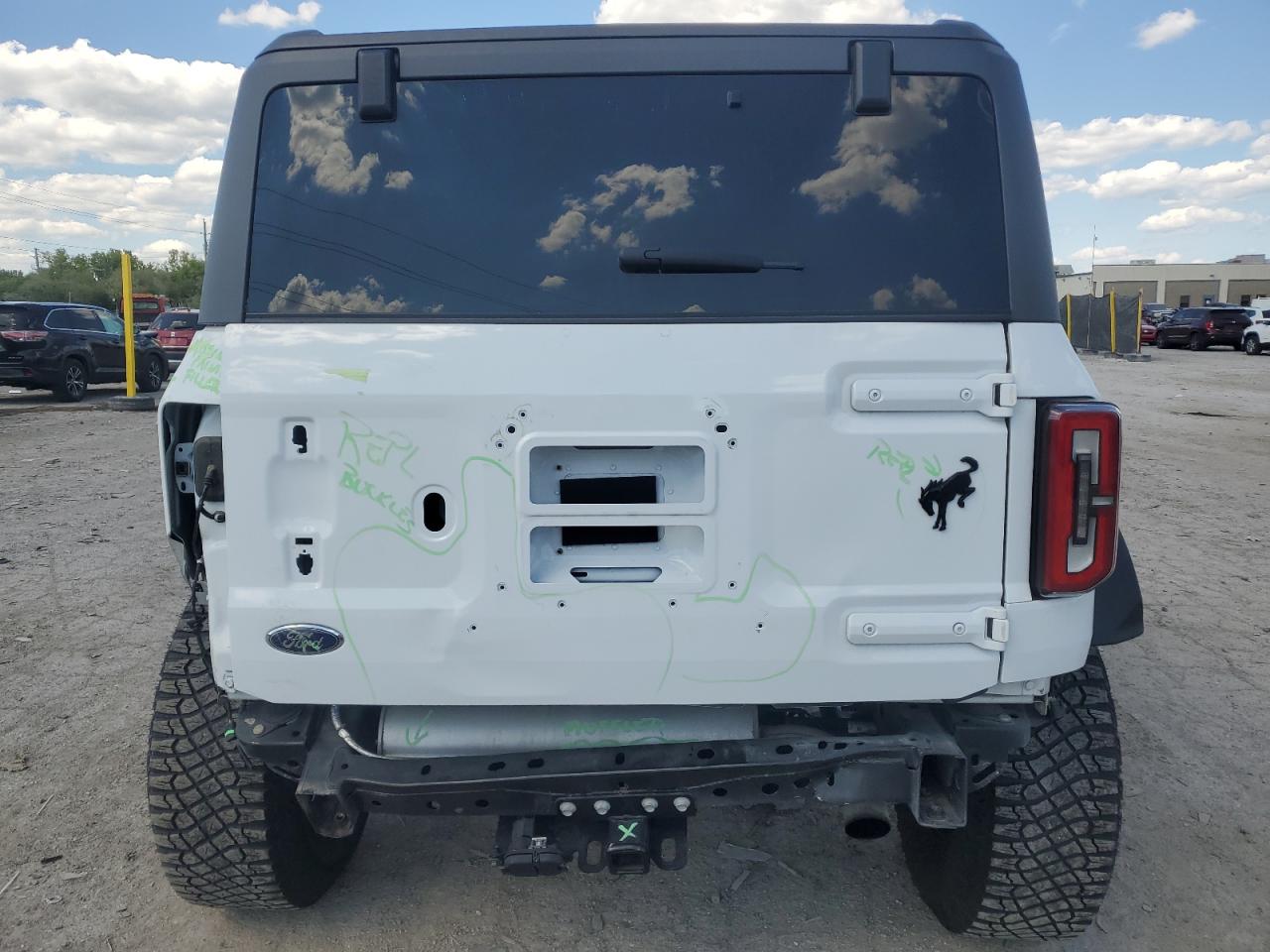 2022 Ford Bronco Base VIN: 1FMEE5DP2NLB39219 Lot: 70924485