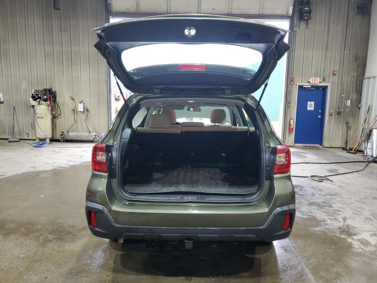 2018 Subaru Outback 2.5I VIN: 4S4BSAAC7J3260067 Lot: 81368495