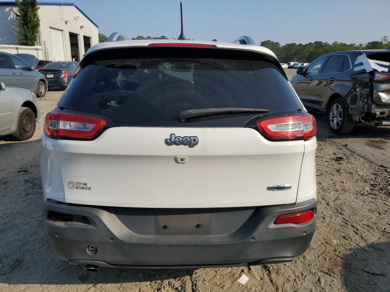2018 Jeep Cherokee Latitude Plus VIN: 1C4PJLLB1JD560940 Lot: 81089855