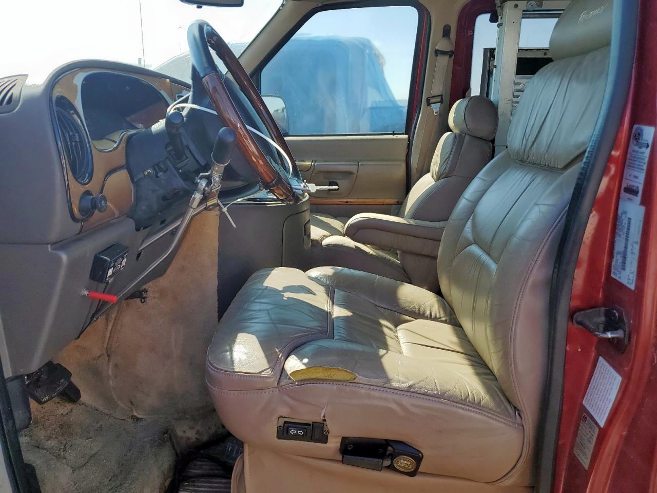 1999 Ford Econoline E250 Van VIN: 1FDPE24L8XHA50555 Lot: 83813105