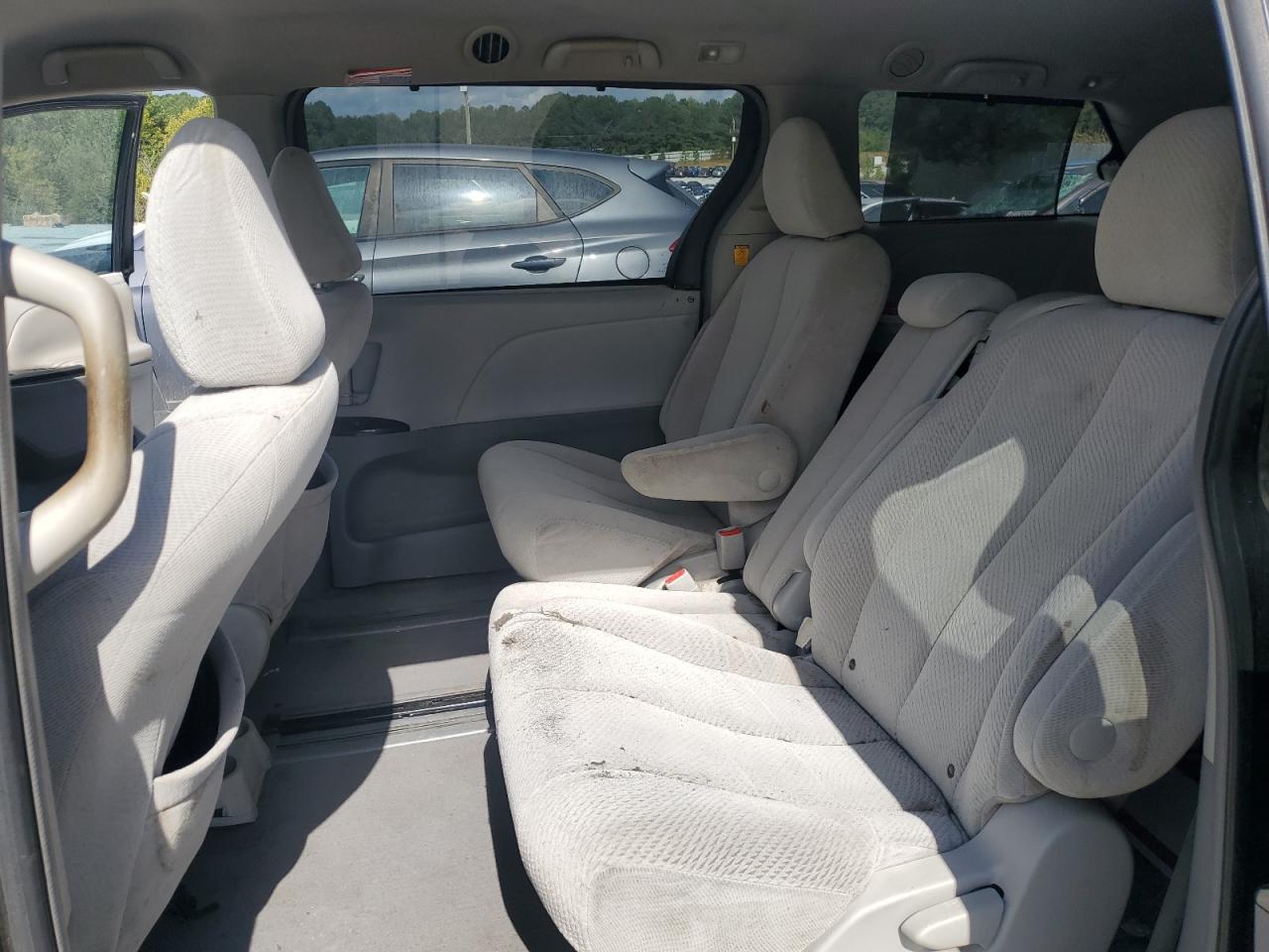 2011 Toyota Sienna Le VIN: 5TDKK3DC8BS069589 Lot: 83804975