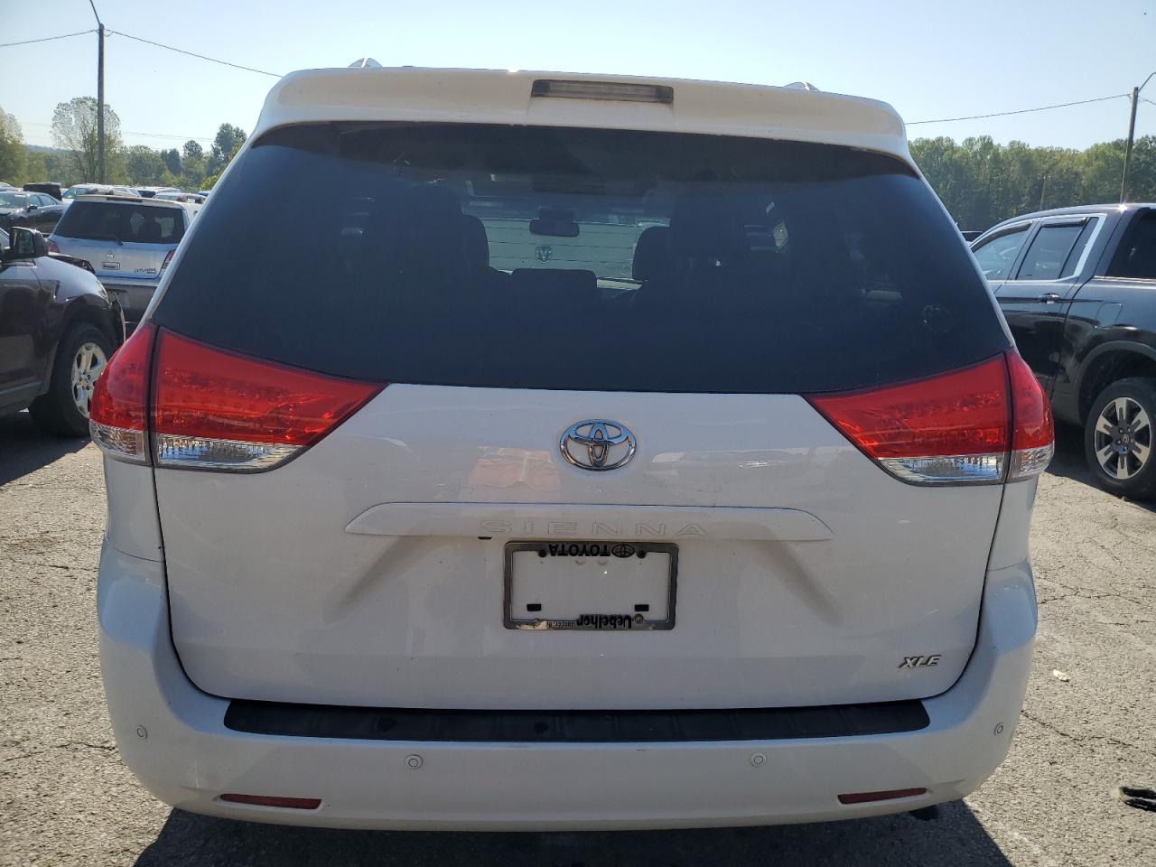 2014 Toyota Sienna Xle VIN: 5TDYK3DC9ES438989 Lot: 81882465