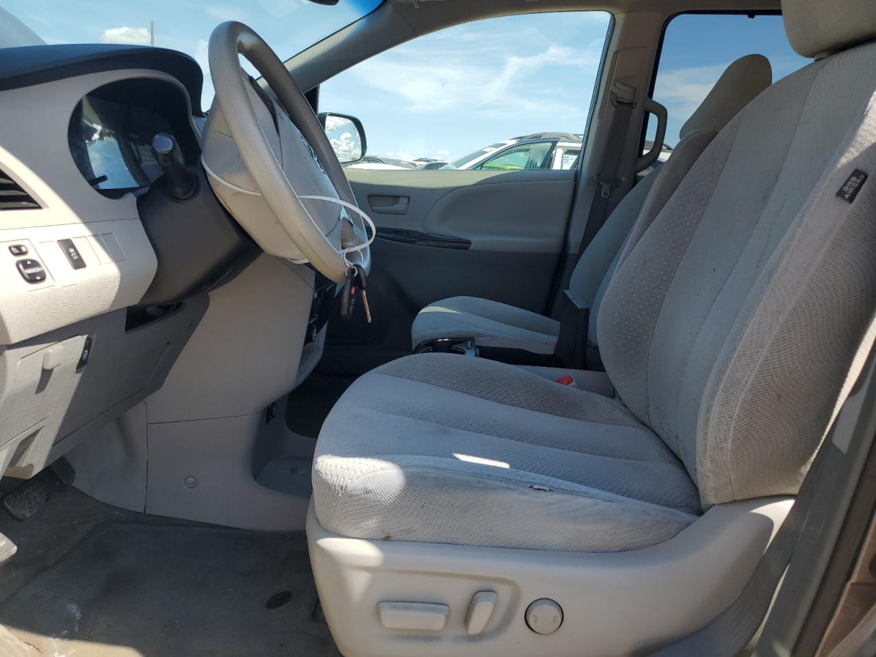 2014 Toyota Sienna Le VIN: 5TDKK3DCXES518761 Lot: 70665485