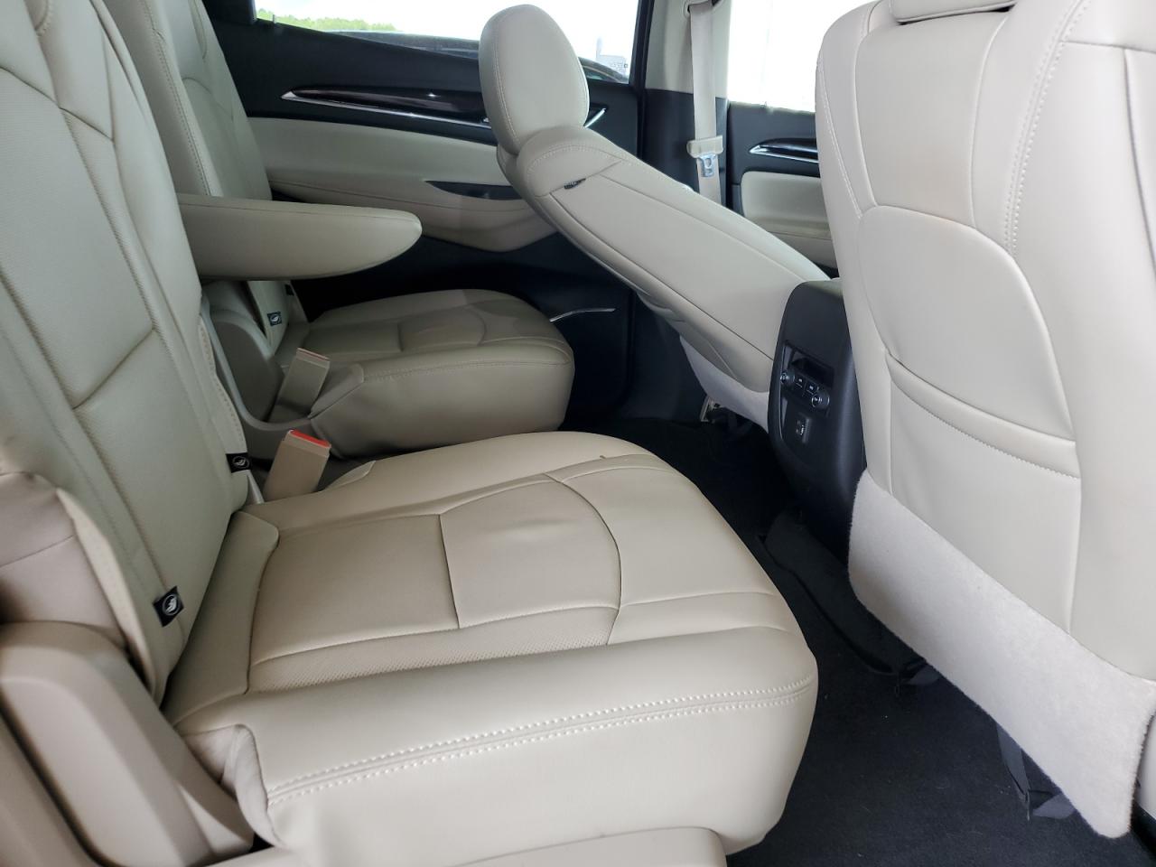 2019 Buick Enclave Essence VIN: 5GAERBKW8KJ304961 Lot: 81798275