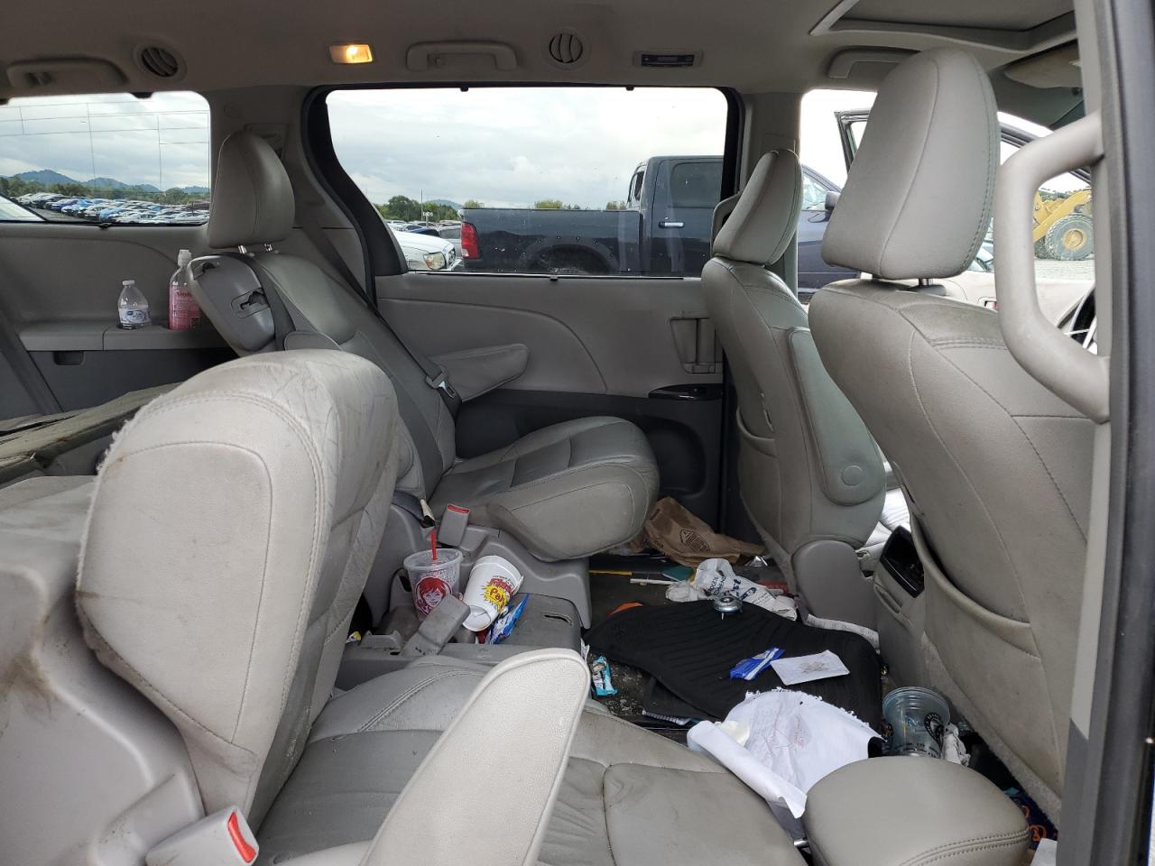 2016 Toyota Sienna Xle VIN: 5TDYK3DC2GS727327 Lot: 82152655
