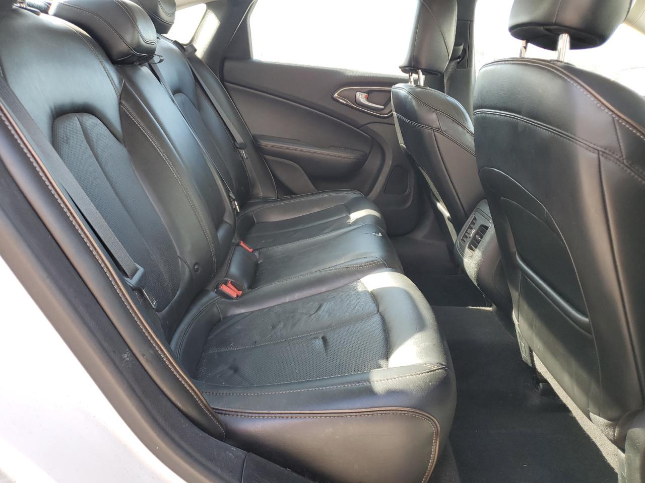 2015 Chrysler 200 C VIN: 1C3CCCCGXFN581053 Lot: 81310195