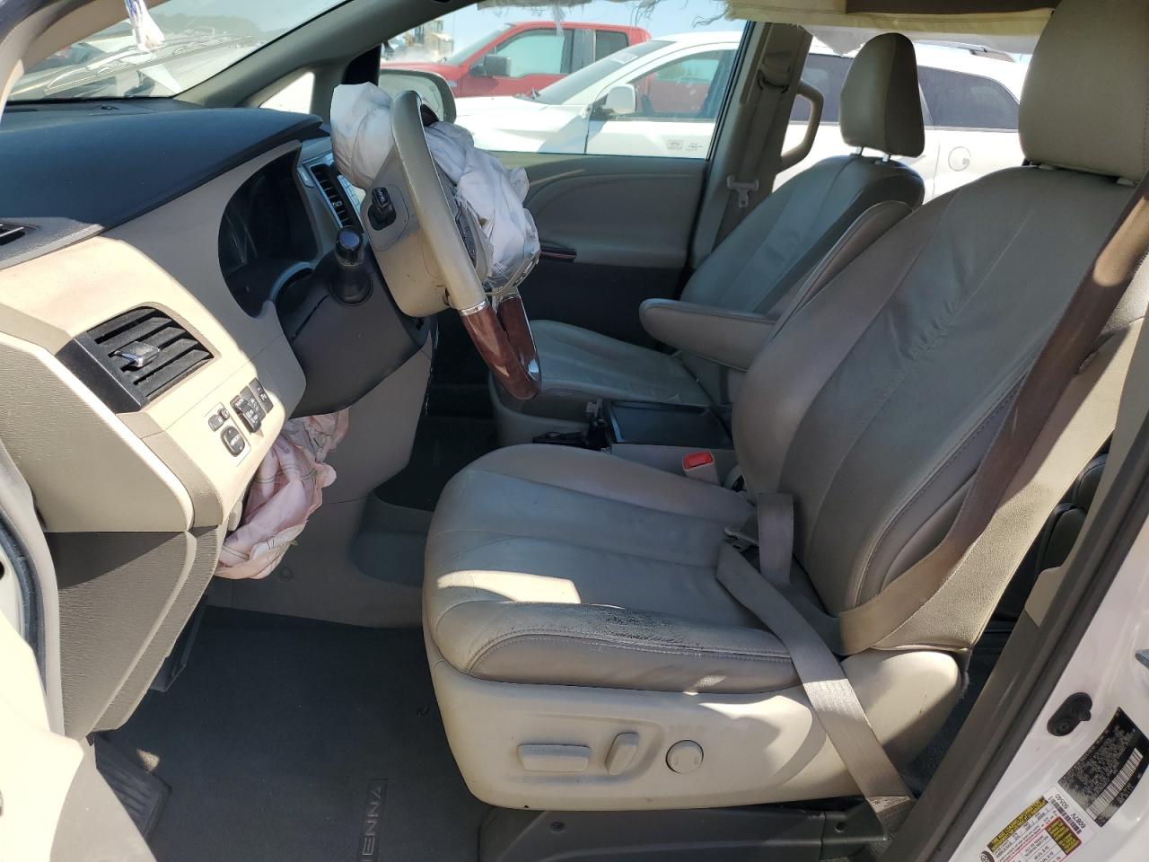 2011 Toyota Sienna Xle VIN: 5TDYK3DC9BS068137 Lot: 84574305