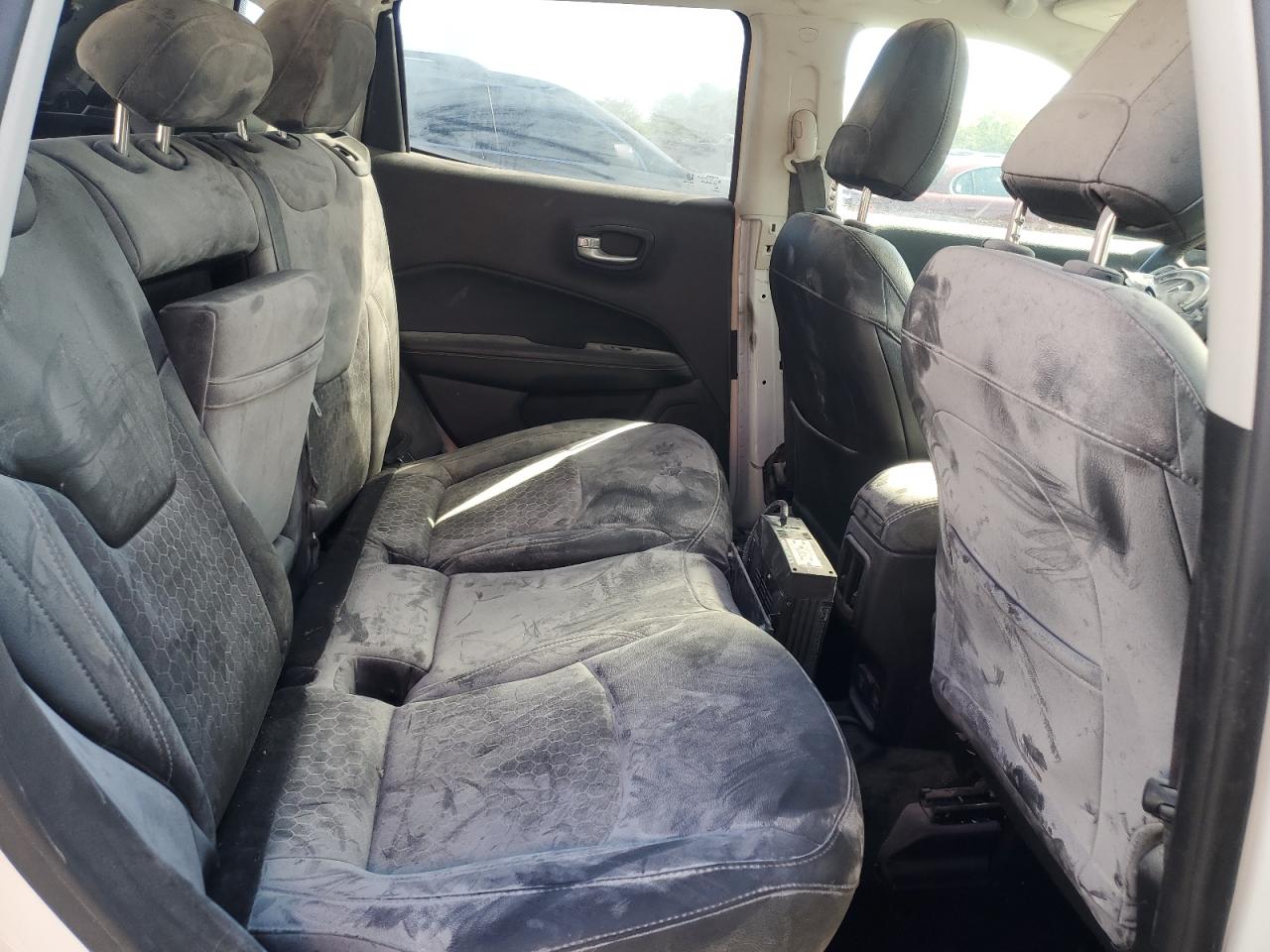 2019 Jeep Compass Latitude VIN: 3C4NJDBB5KT702281 Lot: 71844015