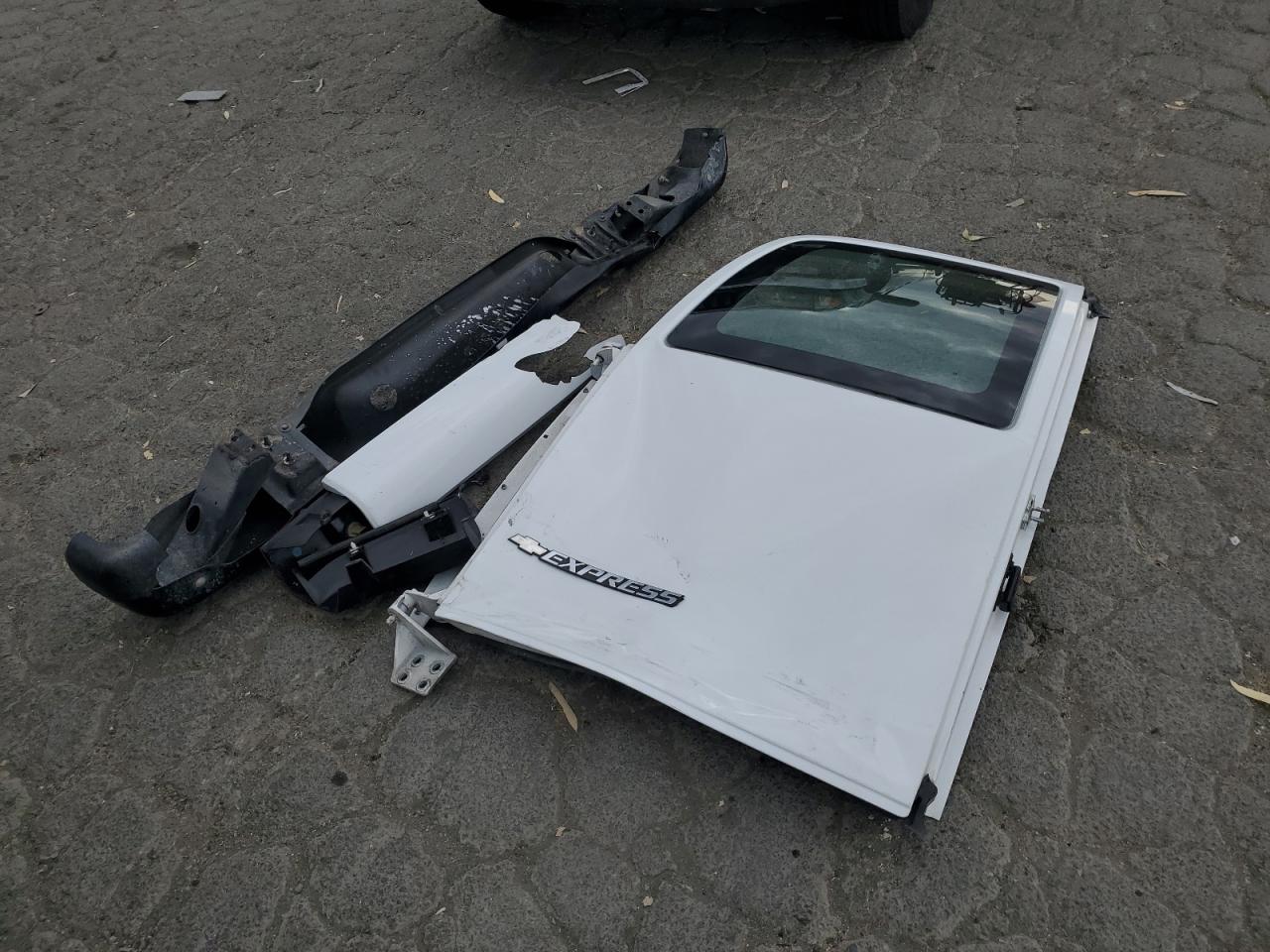 2018 Chevrolet Express G2500 VIN: 1GCWGBFP8J1301942 Lot: 81586115