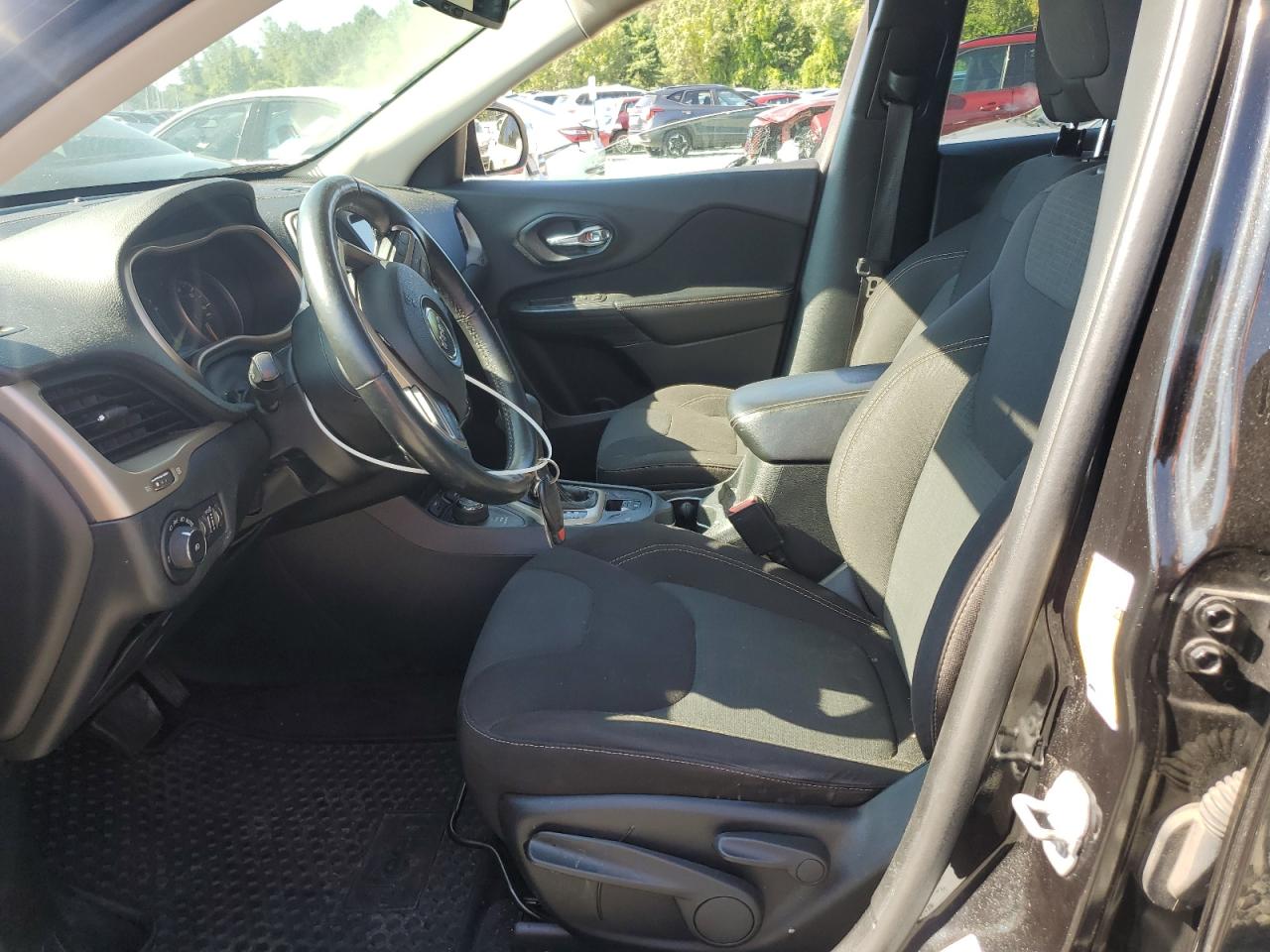 2016 Jeep Cherokee Latitude VIN: 1C4PJMCS5GW203053 Lot: 70895465