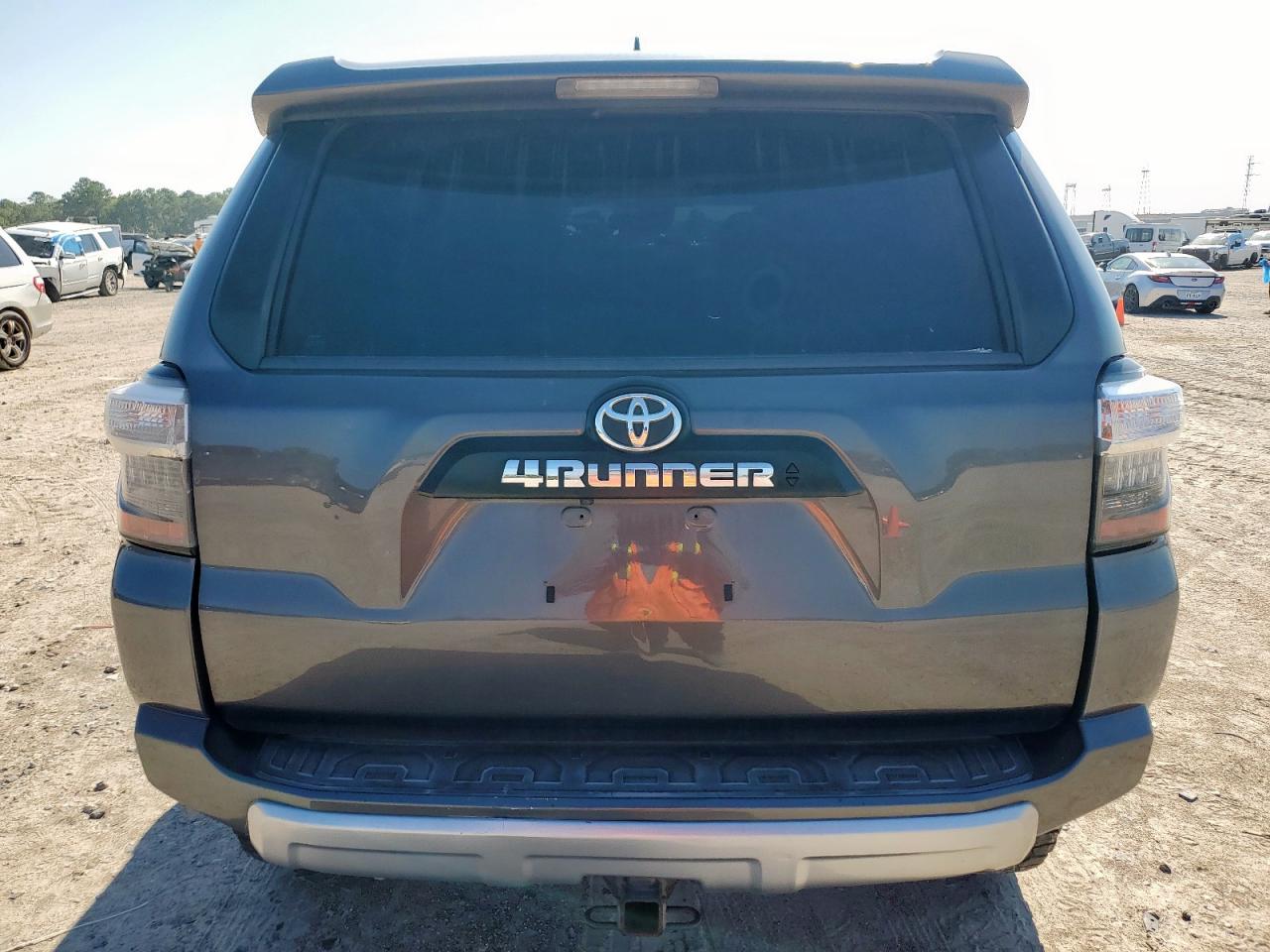 2020 Toyota 4Runner Sr5/Sr5 Premium VIN: JTEBU5JR4L5772351 Lot: 71214105