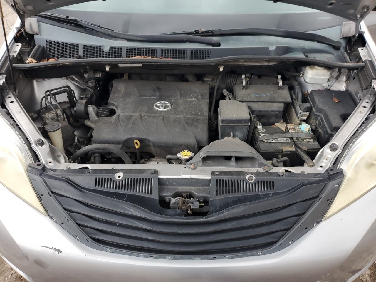 2011 Toyota Sienna VIN: 5TDZK3DC4BS027807 Lot: 84461215